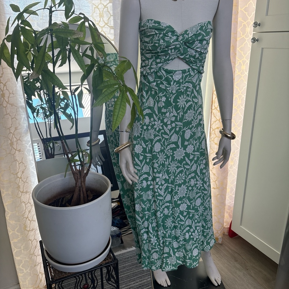 Francesca's Collections Green and White Strapless Twist-Front Midi Dress